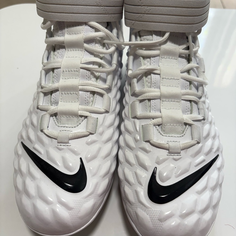 Nike Force Savage Pro 2 mid football cleat